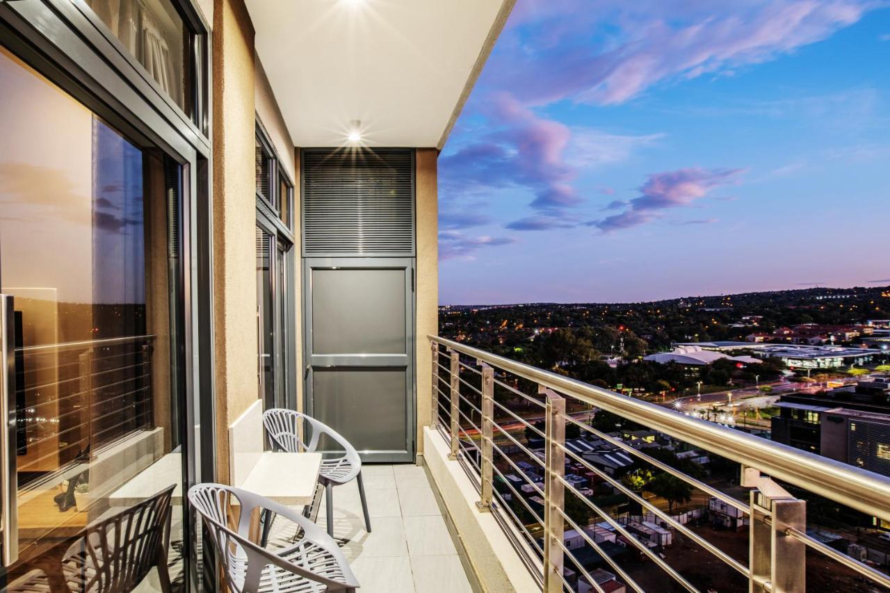 Menlyn Maine Residence Unit 1419 Pretoria Exterior foto